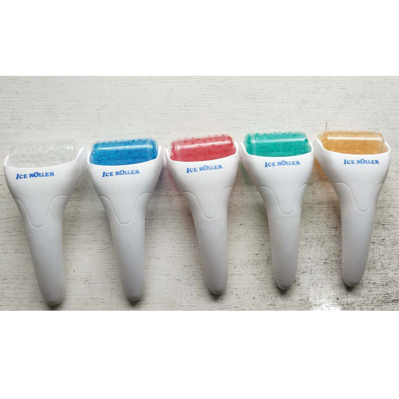 Face ice roller in use